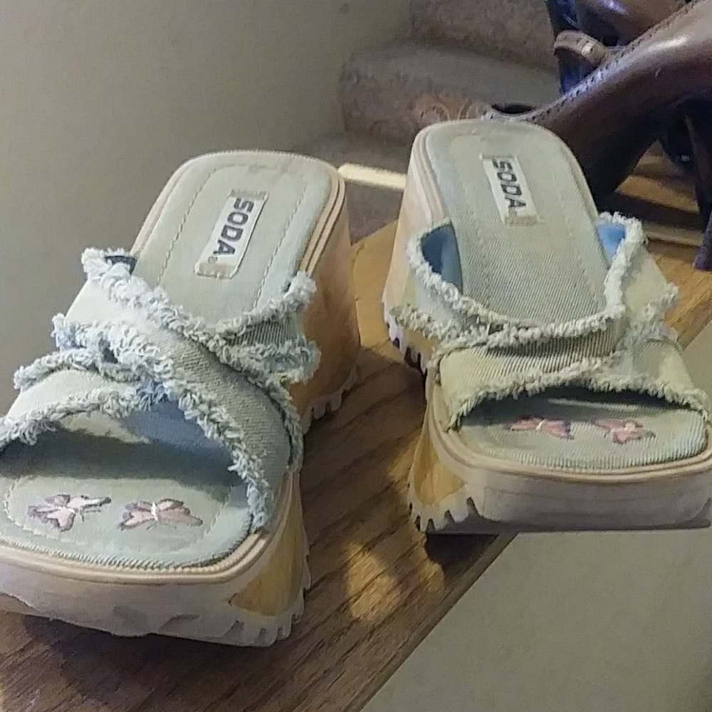 Soda light blue wedges